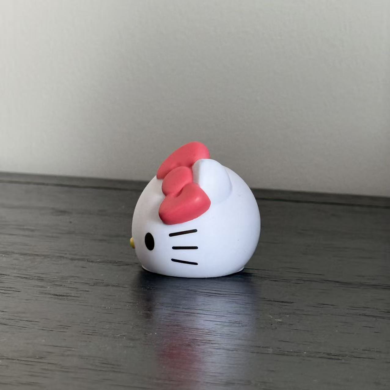 This is a hello kitty, this is my favorite polygonal object ornament. I chose it because I think it is cute and easy to make.